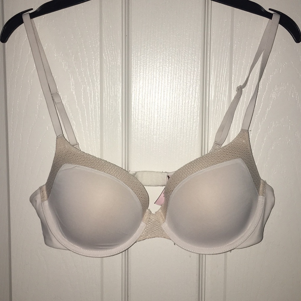 Victoria’s Secret bra (Never worn)